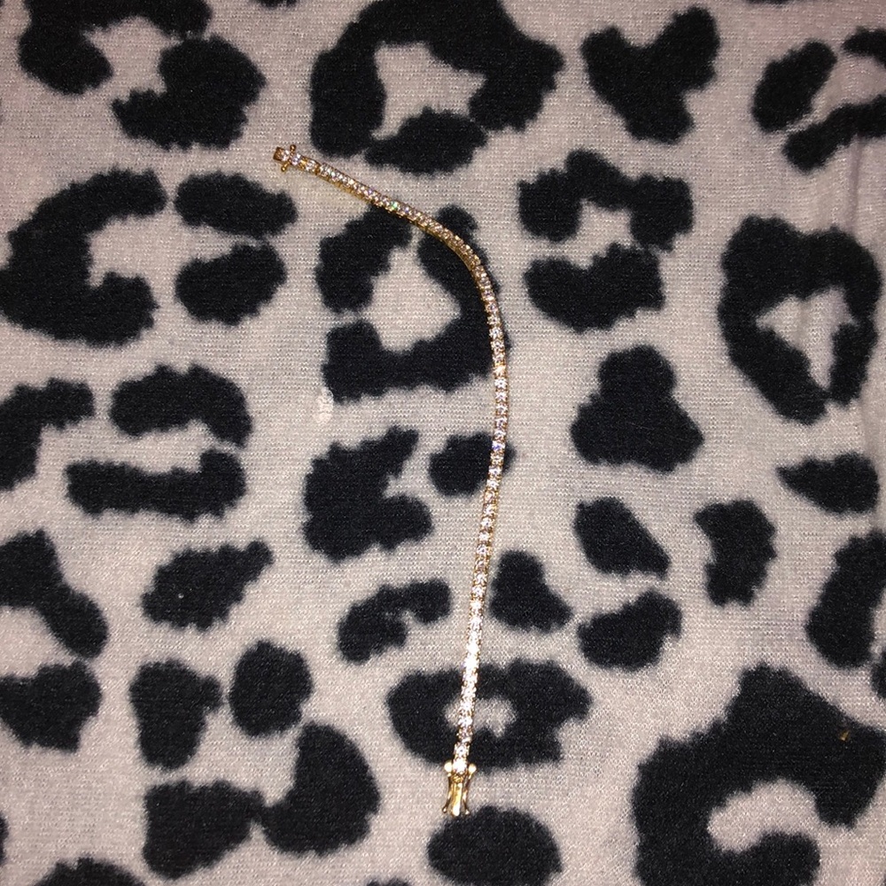 Golden diamond bracelet.
